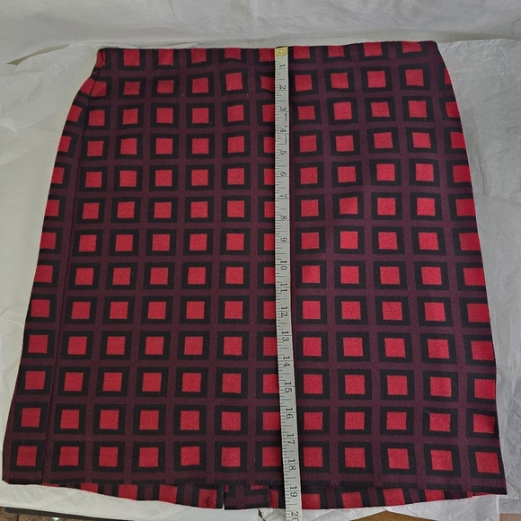 Worthington Classic Checker Geometric Stretch Elastic Pull On Knee Length Skirt - Picture 4 of 6